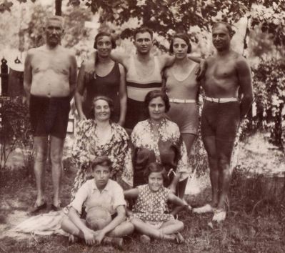 Gluschkins, Levins
Left to right, top to bottom: Schepsel Gluschkin, Sonja Levin (Gluschkin), Moisei Gluschkin, Alisa Gluschkin (Strasch), Haim Levin, Mascha Gluschkin, Rahil Rosenfeld (Levin), Isja Rosenfeld, Bella Pikarevitsch (Rosenfeld)
