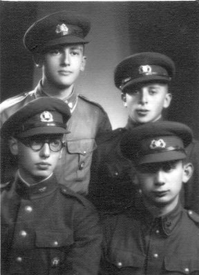 Soldiers. 9.10.1938
Left to right.
At top: Jehoschua (Schuja) Kropman, Ralf Hershaw (Folja Hirschovitsch)
At bottom: Rudi Himmelhoch, Samuel (Schura) Kaplan 
