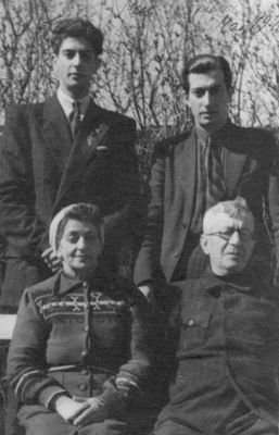 Joffe - 1946
Left to right.
Sitting: Haja and Benzion Joffe
Standing: Grigori and Shimon Joffe
