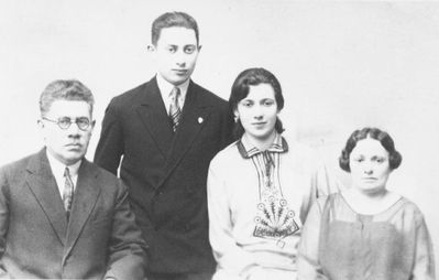 Meiertal family - 1930
Abram Meiertal with wife Lea, daughter Berta and son Hirsch-Herman (Poisik) 
