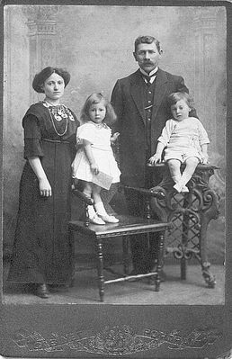 Meiertal family - 1912
Abram Meiertal with wife Lea and children Berta and Hirsch-Herman
