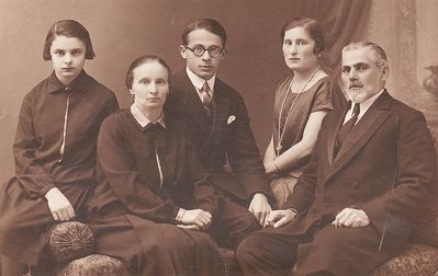 Makvitsh family. Valga, 20/10/1927
"Снялись на кануне отъезда Соломона в СССР"
