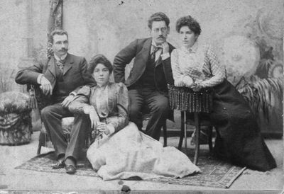 Malkin and Skomai - ~ 1895
Left to right: Abram ?, Rosa ? (Skomai), Jacov Malkin, Anna Malkin (Skomai)
Keywords: [S]