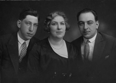 Malkin 1928
Left to right: Solomon Malkin, Anna Malkin (Orlovitsch-Skomai), Caesar Malkin 
