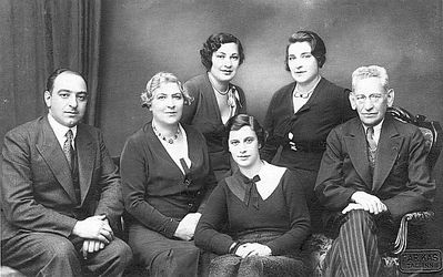 Malkin family 1933
Left to right: Caesar Malkin, Anna Malkin (Skomai), Selma Caplan (Malkin), Klara Malkin (Levin), Ljuba Malkin, Jacob Malkin
