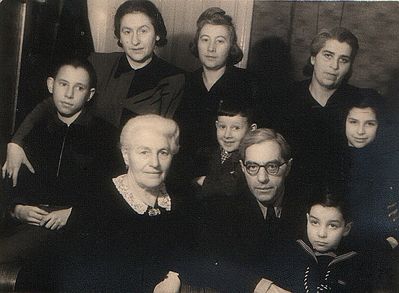 Manoim - Tallinn, 1946
Left to right.
Standing: Gabriel Manoim, Rebecca (Raja) Sundelevitsch (Hasak), Tsilla Manoim (Hasak), Lanja Hasak (Dubiner)
Sitting: Minna Hasak (Grinstan), Elhanan Manoim, Evi Hasak (Katschkovski), Gerschon (Ljeva) Hasak, Gabriel Hasak

    
      
