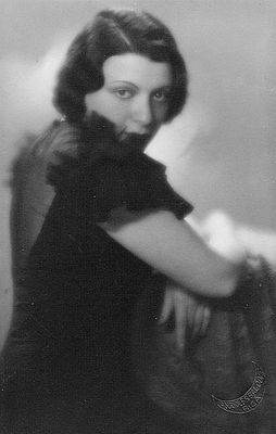 Manja Epstein (Minkov) in 1935
