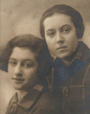 Sundelevitsch Markovitsch - around 1930
Rebecca (Raja) Sundelevitsch (Hasak) - left,  and Zina Markovitsch (Bernstein)
Keywords: [Z] [B]