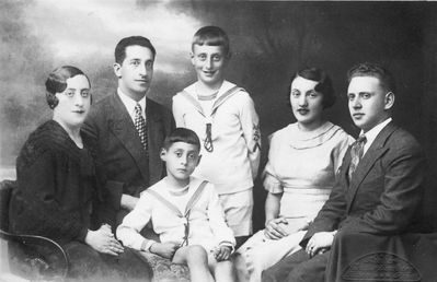 Olivson family - 1937-39
Left to right: Hasse Olivson (Goldberg), Moissei Olivson, Julius  Olivson (1926-1993), Solomon Olivson, Tsilla Goldberg (Jassman), Isak Goldberg
Keywords: [G]