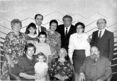 Rusinovs
Left to right.
Standing:  Shulamis Vigderhaus, Tamara Deminov, Avi Rusinov, Lyudmila Rusinov,  Zalman Rattut, Mirjam Vigonski,  Rafael Rusinov
Sitting: Dveira Rusinov,  Simon Vigonski, Rachil (Roksi) Rudnik, Zalman Vigderhaus,

Keywords: [V] [D]