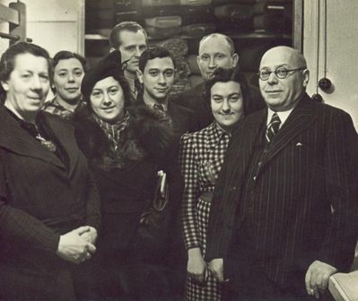 Rubanovitsch B. - 1946
Benno Rubanovitsch readymade clothes’ shop 
Left to right.
First row: Anna Rubanovitsch, Berta Minkov, Sara Rubanovitsch, Benno Rubanovitsch
Second row: Sonja Schmotkin, Solomon Stupel
