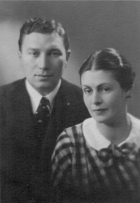 Pasternak David and Esther
David (Dodik) Pasternak with wife Esther (nee Hirschovitsch), later Pakin
