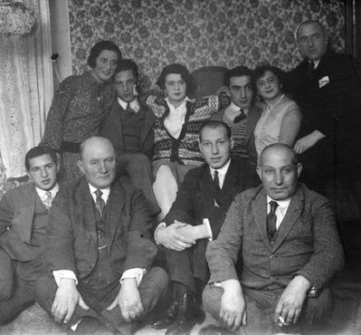 Serman,  Rachelschik and others - 1927
Left to right.
Bottom row: ?, Samuel Scherman, Samuil Rachelschik, Rachelschik
Top row: Agi Scherman, Harry Baskin, Lea Aizikovitsch, Mischa Aizikovitsch, Ida Wald (Blechman), Eidelkind 
Keywords: [R] [B] [A] [W]