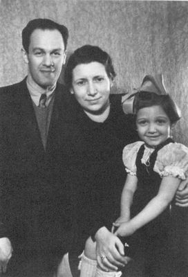 Stupel family - 1951
Samuel Stupel (1907-1997), Berta Stupel (Meiertal) with daughter Ruth
