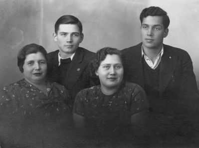 Pärtels 12.2.1938
Left to right - Leontiina (Lea) Pärtel (Visor), David Pärtel, Eva Pärtel, Zvi (Heino, Hirsch) Pärtel (Pertel)
