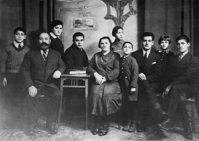 Schapiro family - Narva - ~1928
Left to right: Tsemach Schapiro, Gabriel Schapiro, Tsila Gruber (Schapiro), Lev Schapiro, Doba Schapiro (Aronovitsch), Bluma Passov (Schapiro), Faiva Schapiro, Boris Schapiro, Bella Kulman (Schapiro), Isaak Schapiro
