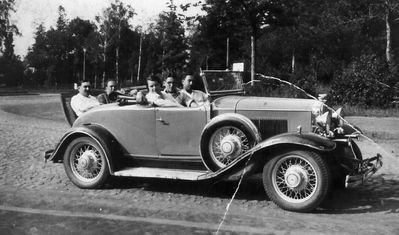 Schocher family 24/6/1937 Pärnu
Left to right: Isak Schocher (1892-1941), Ljeva Katsev, Dusja Katsev, Benno Schocher (1924-1941), Boruch Schocher (1894-1942)
