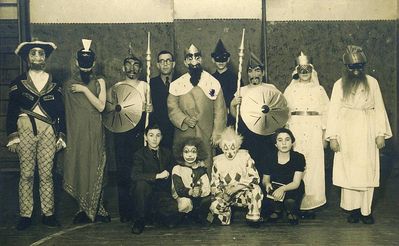 Tallinn Jewish school theater
Left to right.
Standing: ?, ?, ?, Zitomirski, Hirsch Serman, 
