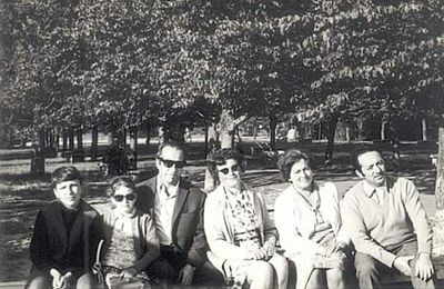 Schagals and Glesers - 1970
Left to right: Harry Schagal, Loretta Mulman (Schagal), Jossif Schagal, Pessi Gleser (Permand), Sima Libman (Rogovski), Hiki Gleser
