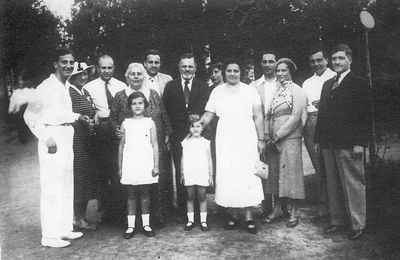 Schein family in Pärnu (~ 1933)
Left to right: Peisi Schein, Polja Schein (Rapoport), Leibi Schein, Haja-Lea Schein (Teiman), Abram Schein, Josel Schein, Jenja Schein (Goldberg), Ester Brodovsky (Schein), Harry Schein, Rosa Levitin (Schein), Efraim Schein, Maks Brodovsky

Girls: Ruth Strash (Brodovsky) - left and Sofa Popov (Brodovsky)
