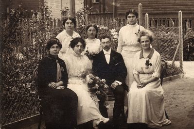 Wedding of Samuil Polykovski and Zhenja Sick - Tartu, 4.7.1916
Left to right.
Top: Sonya Sick, ?, ?
Bottom: Lena Fridberg, Zhenja Polykovski (Sieck), Samuil Polykovski, ? 
