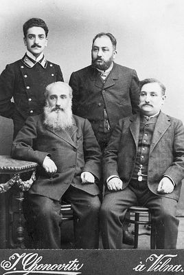 Sundelevitsch's ~1906
Left to right.
Sitting: Aron, Josef
Standing: Moses, Miron
