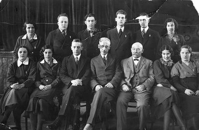 Tallinn - 1933. Jewish gymnasium -  1933 graduation class
Left to right.
Standing: Sofa Murschak (Amitan),  ?, ?, Boris Rochlin,  Isaak Haitov, Miriam Schampal (Schulklepper)
