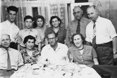 Schats family - 1960
Sitting: Ludvig Levenschus, Sara Levenschus (Schats), Wulf (Zeev) Schats, Freide Kon (Schats)
Standing: Evgeni Schats, Natan Levenschus, Stella Schulklepper, Basja Katchev (Schats), David Schats, Gersch Kon
