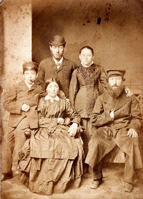 Selmanovitsch family - last quater of the XIX century
The oldest Chaim was schoichet. The youngest is Hirsch 
