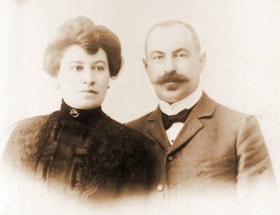 Arnold and Klara Stahl
Picture taken in Vladivostok. Klara Stahl died before 1937.
