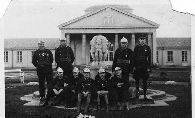 Pärnu firebrigade - 22/9/1935
Sitting second from right - Jeremy Vesset
Keywords: [V]