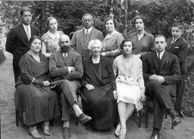 Teitelbaum, Tuch families 1920s-30s
Left to right
Sitting: Rebecca Teitelbaum, ?, Nechame Tuch, Olli Jachnin (Teitelbaum), Iser Jachnin
Standing: Benni Teitelbaum, ?, Leib Teitelbaum, ?, Sara Lipavsky (Teitelbaum),  the brother of Isser Jachnin
