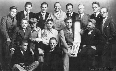 Unknown group in Võru
Abram Vigderhaus first from left in the middle row
Keywords: [V] 