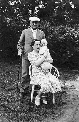 Vigodski 10/7/1938
Kopel-Wulf Vigodski, Anna-Bluma Vigodski (Plotsk), Ita Levkovitsch (Vigodski) 
Keywords: [P]