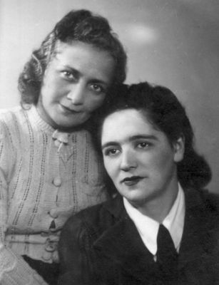 Vigodski
Riva  (left) and Tamara Vigodski
