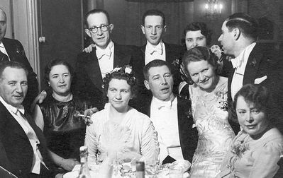 Usvanski wedding
Left to right.
Sitting: David Usvanski, Rivka (Vera) Usvanski (Schapiro), Tamara Usvanski (Judeikin), Abram Usvanski, ?, ?
Standing: Willi Usvanski, Josef Usvanski, Miriam Usvanski (Gabovitsch), Kaplan
