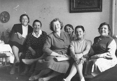 Schapiro - 1960
Left to right: Fenja Schapiro, Vera Usvanski (Schapiro), Ida Schapiro (Usvanski), Tsila Kropman (Schapiro), Olja Rubin (Schapiro), Mira Solomon (Schapiro)
