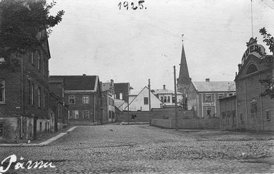 Vesset. 1925 - Pärnu chocolate factory "Progress" - owner Elja Vesset & sons
On the back: "Nii nägi välja vabrik "Progress" 1925. aastal. Taga Nikolai kirik".
