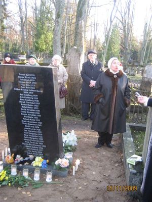 In memory of 34 Jewish children killed in Pärnu. Opening ceremony on 15.11.2009
Cilja Laud (Ex chairman of the Estonian Jewish community) speaking
