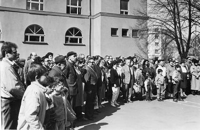 1989 - The first open meeting remembering the Holocaust 2/5/1989
In front of the Tallinn Jewish School building (Karu 16), then Technical school 
