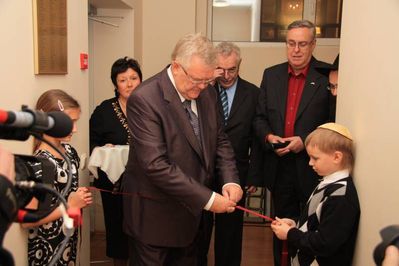 2008 - Opening of the Estonian Jewish museum in Tallinn - 17.12.2008
Left to right: Alla Jakobson - the Chairwoman of the Estonian Jewish Community, Edgar Savisaar - the Major of Tallinn, Boris Oks - General manager of the Synagogue, Mark Rybak - the creator of the museum, Shmuel Kot - the Chief Rabbi of Estonia.
