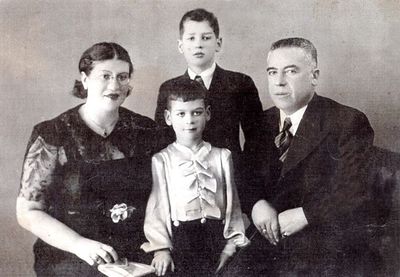 Leo Migdal and Rosa Migdal (Rosinko) with Gedali (at top) and Michael Migdal.
Keywords: [R]