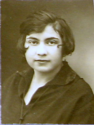 Lea (Lina) Karschenstein (Kahn / Kagan)
