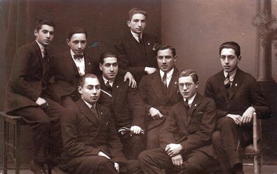 Tartu medical students (corp. Limuvia) in 1924
Left to right.
First row:  ?, ?
Second row:  ?, Moissei Serman, Schmuel Zlaff
Third row: Schmuel Saltsman, ?, ?

Keywords: [Limuvia]