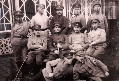 Dobrusckes Esra (1887-1958)
Medics and medical attendants during the Estonian independence war in 1919. Sitting second from right Dr Esra Dobruschkes.
Keywords: [medics]