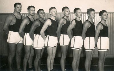 Tartu Kalev boxing team. 1934. At right: Abram Faiman (1916-1993)
