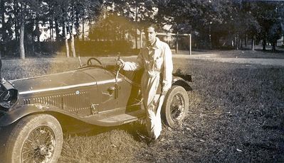 Aron (Vio) Citron with his Alfa-Romeo
