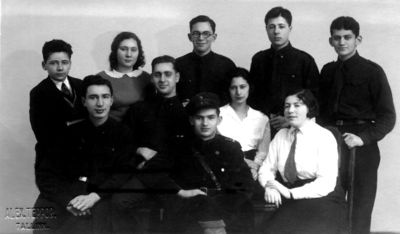 Beitarists
Left to right.
Standing: ?, Dora Ben-Shmuel (Haitov), Maks Levenberg?, Josef (Asher, Osja) Ben-Shmuel (Itzoch), ?
Sitting: Josef?, Isak Haitov, ?, ?, ? 
