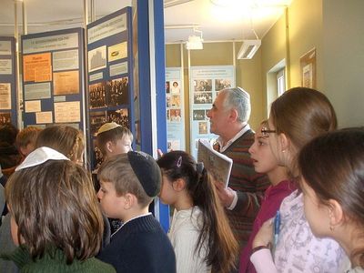 Igor Talis (1952-2015) with students in the museum
