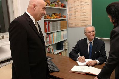 President Arnold Rüütel's visit to community in Chanuka 7.12.2004 
Mr A. Rüütel signs the school's guestbook. At left - Mihail Beilinson, the school director. At right - Mrs Ingrid Rüütel.
Keywords: [education]